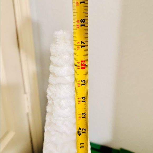 DILLARDS 17.5” Trimsetter White Fur Quilted Plush Velvet Christmas Tree - Picture 7 of 10